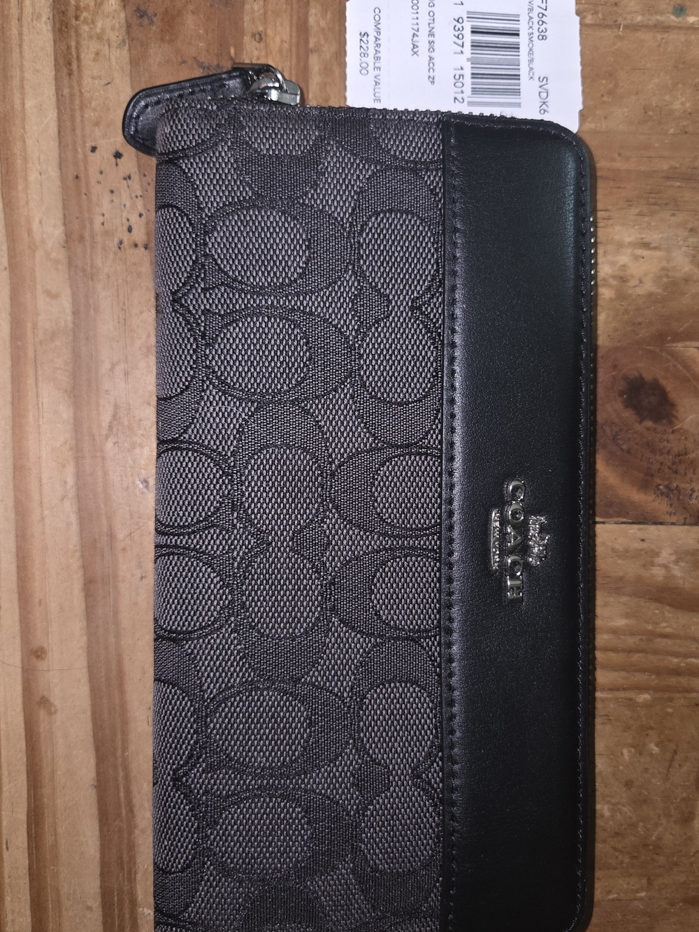 NWT Coach Zip Wallet. SVDK6